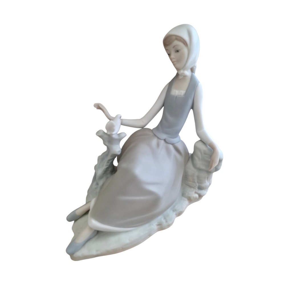 Lladro Shepherdess with Dove – Matte Finish Retired Porcelain Figurine
